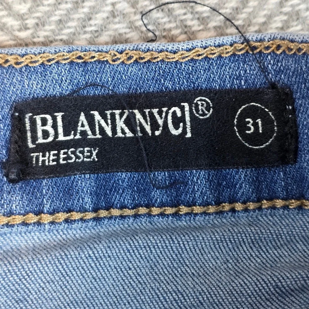 BlankNYC The Essex Classic Cut-Off Distressed Denim Shorts Light Wash 31 82M8144